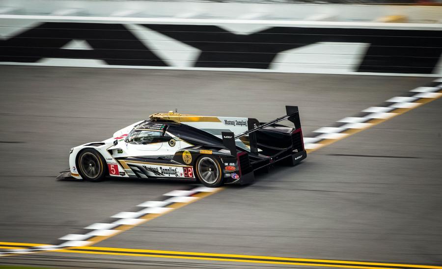  Cadillac DPi-V.R 2017 года  (фото 5 из 30)